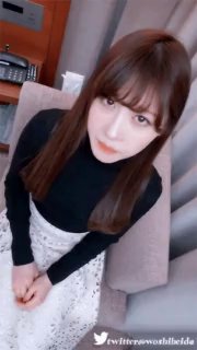 清纯活泼师范大学苗条妹子微聊变态网友见面吃饭被灌的烂醉如泥带到宾馆扒光随便玩弄